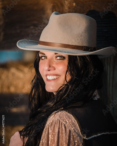 portrait of a woman in a cowboy hat © Paul Wossidlo