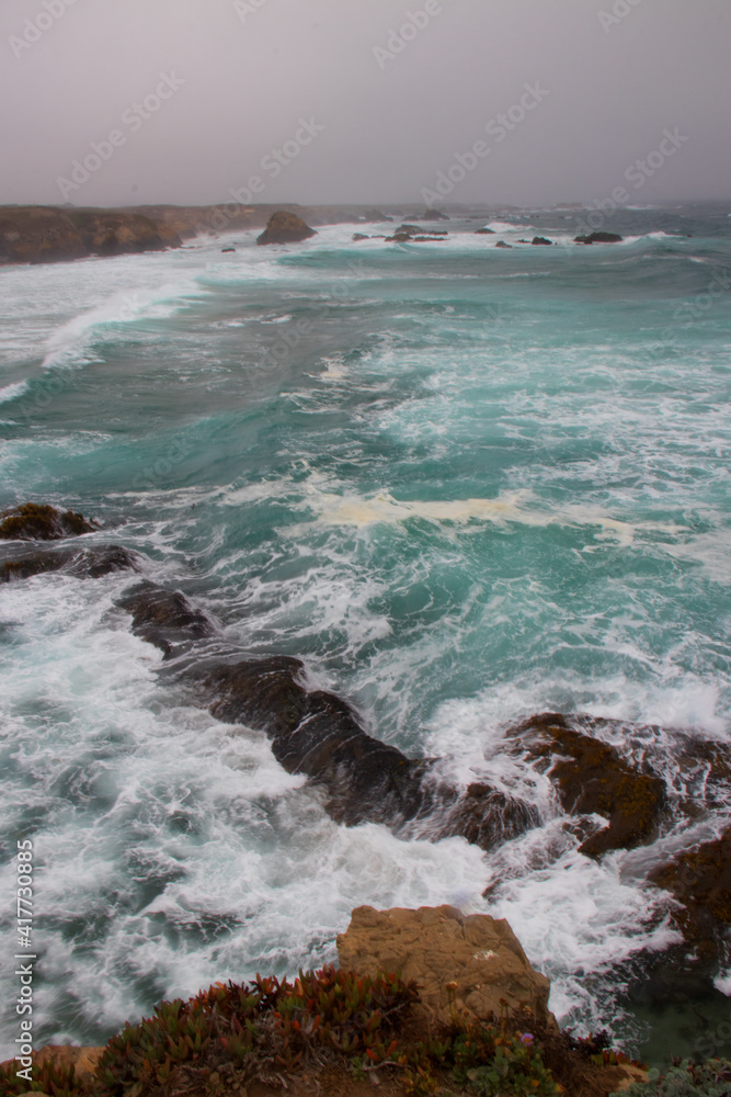 ocean waves crashing on rocks