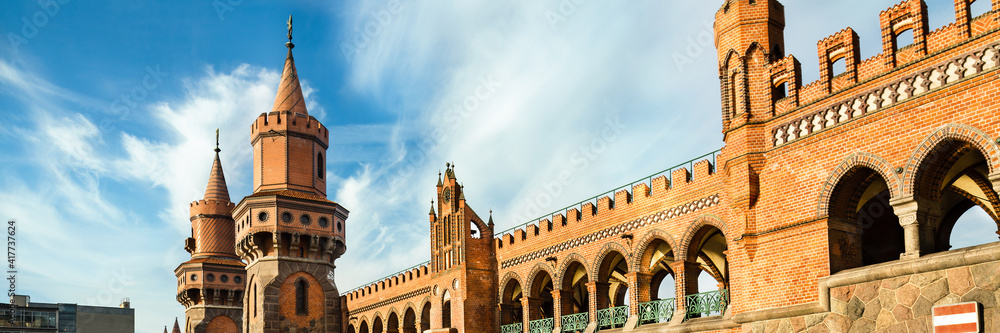 Fototapeta premium Oberbaumbridge in Berlin