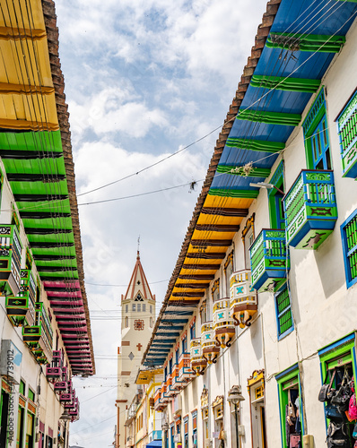 magnifiques Toits colorés d'une rue typique de Santuario, Risaralda, Colombia	 photo