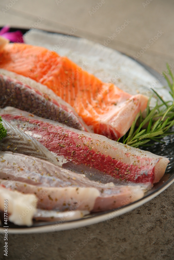 Seasoned seafood with fresh octopus, salmon, tuna and flatfish in one plate. 싱싱한 문어, 연어, 참치, 광어가 한 접시에 있는 모듬 해산물 Seasoned seafood with fresh octopus, salmon, tuna and flatfish in one plate. 싱싱한 문어, 연어, 참치, 광어가 한 접시에 있는 모듬 해산물