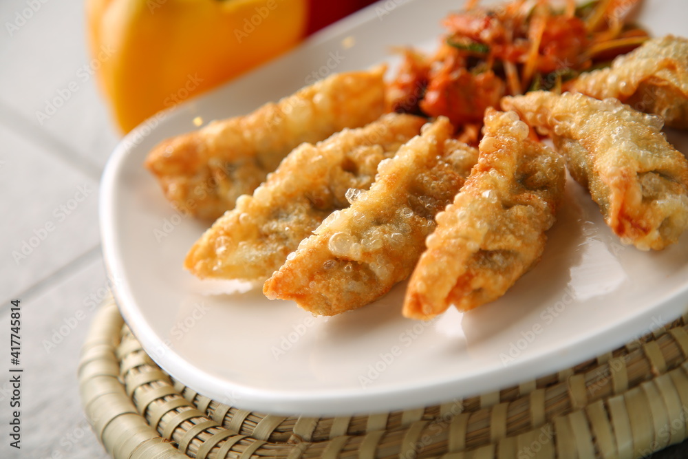 Baked dumplings on a white plate 흰색접시위에 노릇노릇하게 구워진 만두 Baked dumplings on a white plate 흰색접시위에 노릇노릇하게 구워진 만두