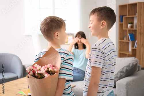 Two young boys surprising t...