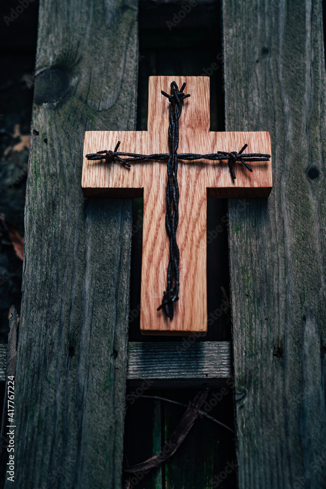 부활절 사순절 철조망 나무십자가