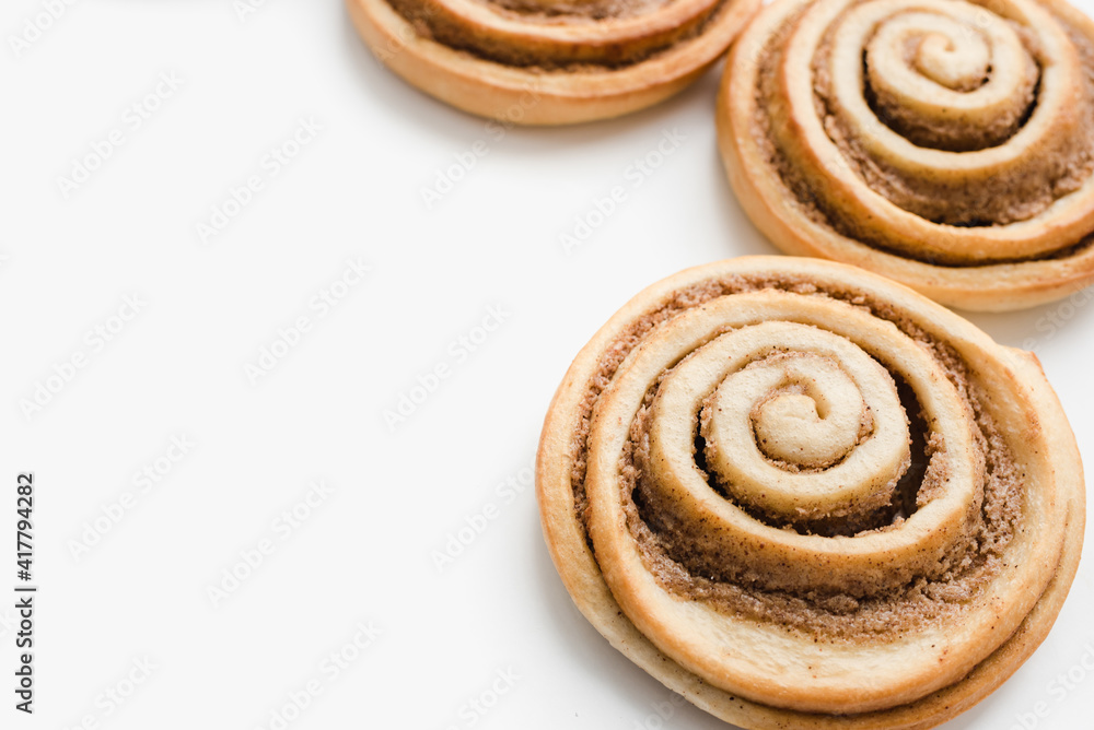 Fototapeta premium cinnamon buns on a white plate, a snail bun on a white plate