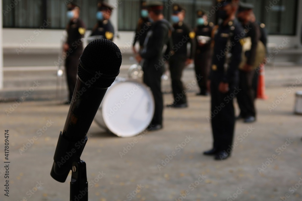 Naklejka premium crowd of people walking in the city