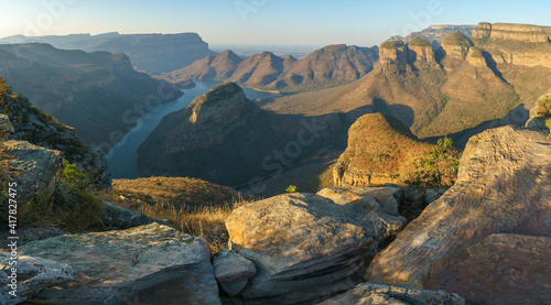 trzy rondavels i kanion rzeki blyde o zachodzie słońca, afryka południowa