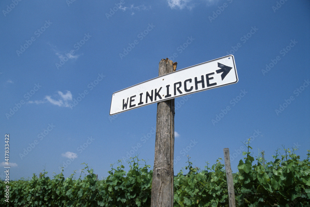 Fototapeta premium wegweiser zur weinkirche bei alzey-weinheim