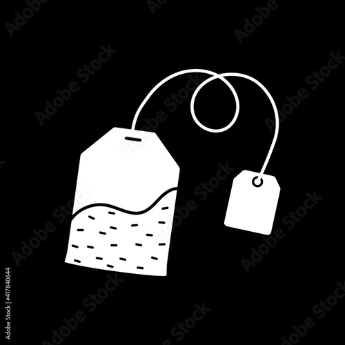 Tea bag dark mode glyph icon. Teabag with tag on string. Herbal drink preparation. Afternoon tea. Brew hot beverage. White silhouette symbol on black space. Vector isolated illustration