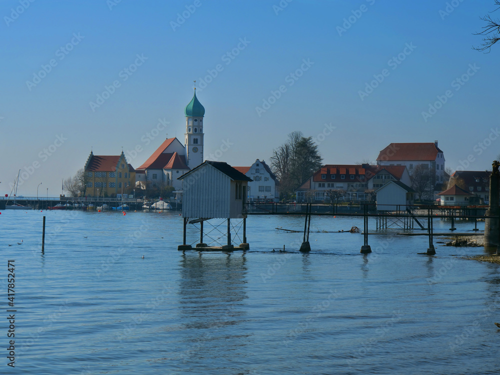 Fototapeta premium Wasserburg, Deutschland: Skyline der Stadt am Bodensee
