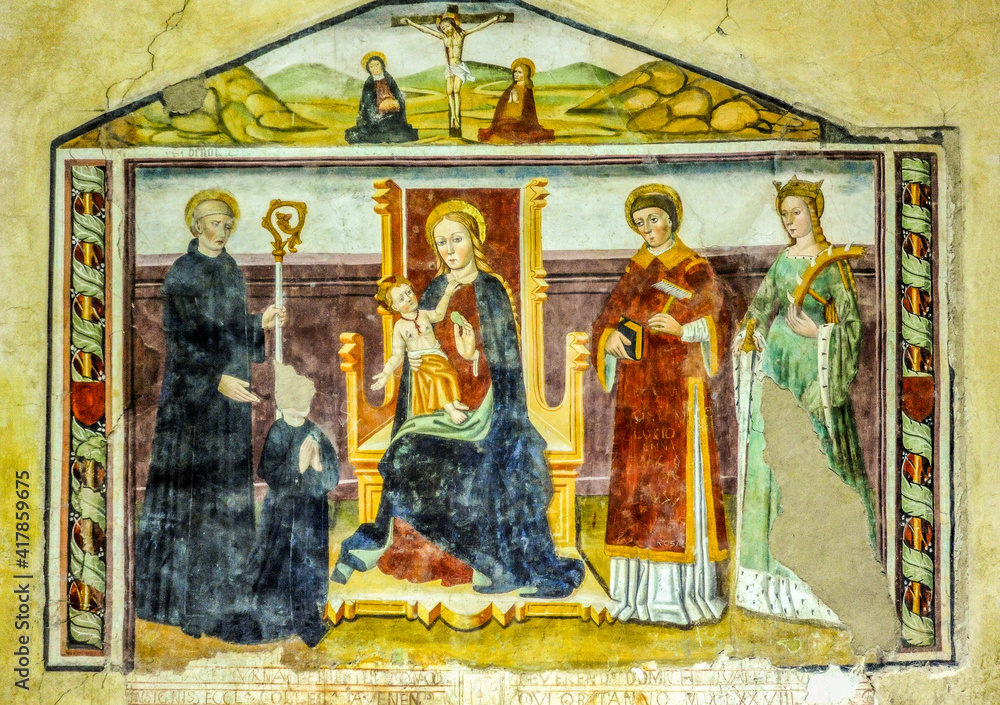 According to the custom of the Middle Ages, noble families bought part of the church wall for the frescoes they ordered. St. Michael's Basilica has such paintings from the 13th century.     