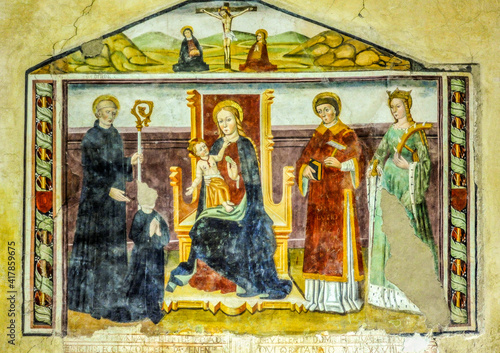 According to the custom of the Middle Ages, noble families bought part of the church wall for the frescoes they ordered. St. Michael's Basilica has such paintings from the 13th century. 