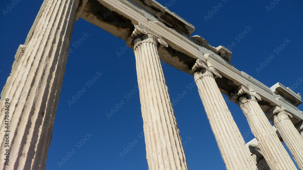 Akropolis Athen Griechenland Säulen Kapitelle Gewölbe Arkade 