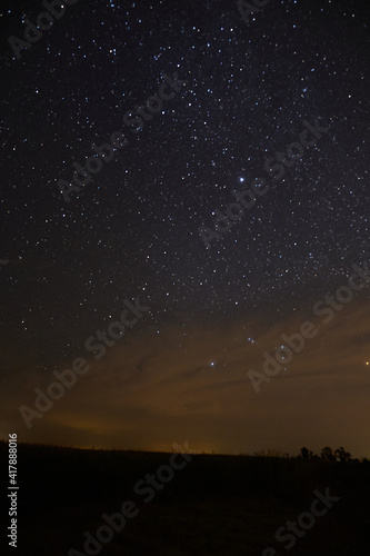 a long exposure of the dark sky with the stars © Leandro