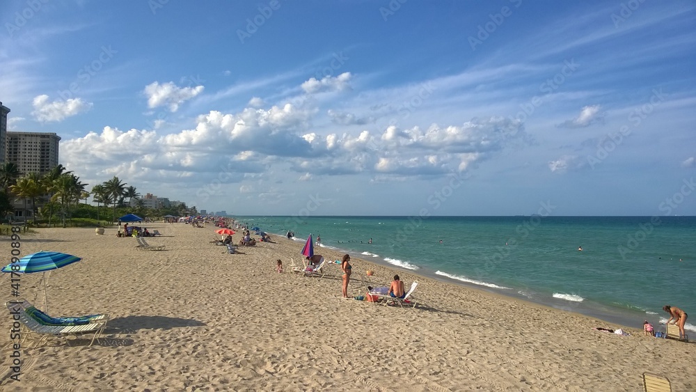 Fototapeta premium people on the beach