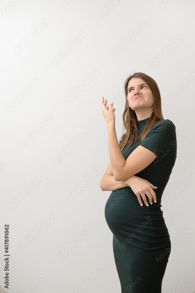 Obraz premium Pregnant Woman and Thinking