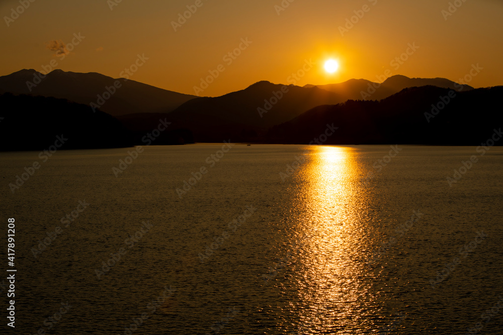 釜房湖に沈む夕日