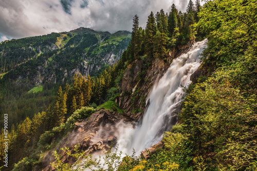 Panoramablick auf die Krimmler Wasserfälle die höchsten Wasserfälle Österreichs.