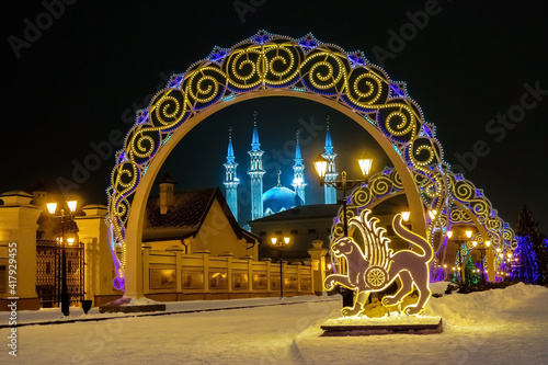 Canvastavla Winter decorations on street of Kazan Kremlin