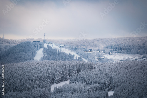 Erlebnisberg Kappe im Winter aus der Ferne, Winterberg, Sauerland