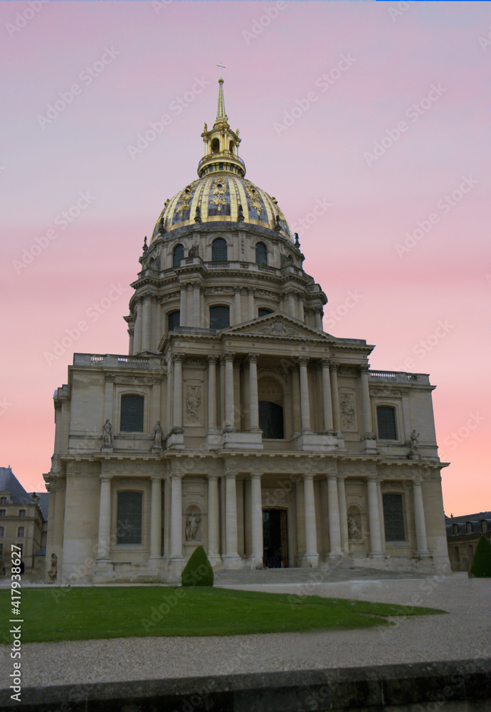 Obraz premium Les Invalides (National Residence of the Invalids) apoleon Bonaparte burial place in Paris, France