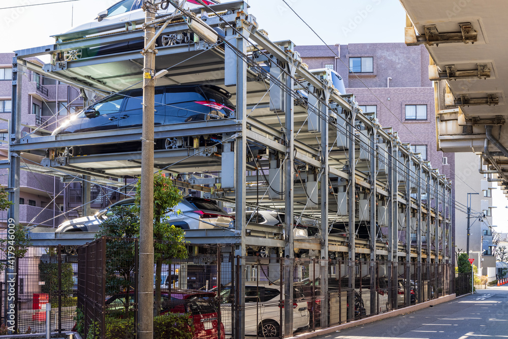Fototapeta premium 日本の集合住宅の立体駐車場