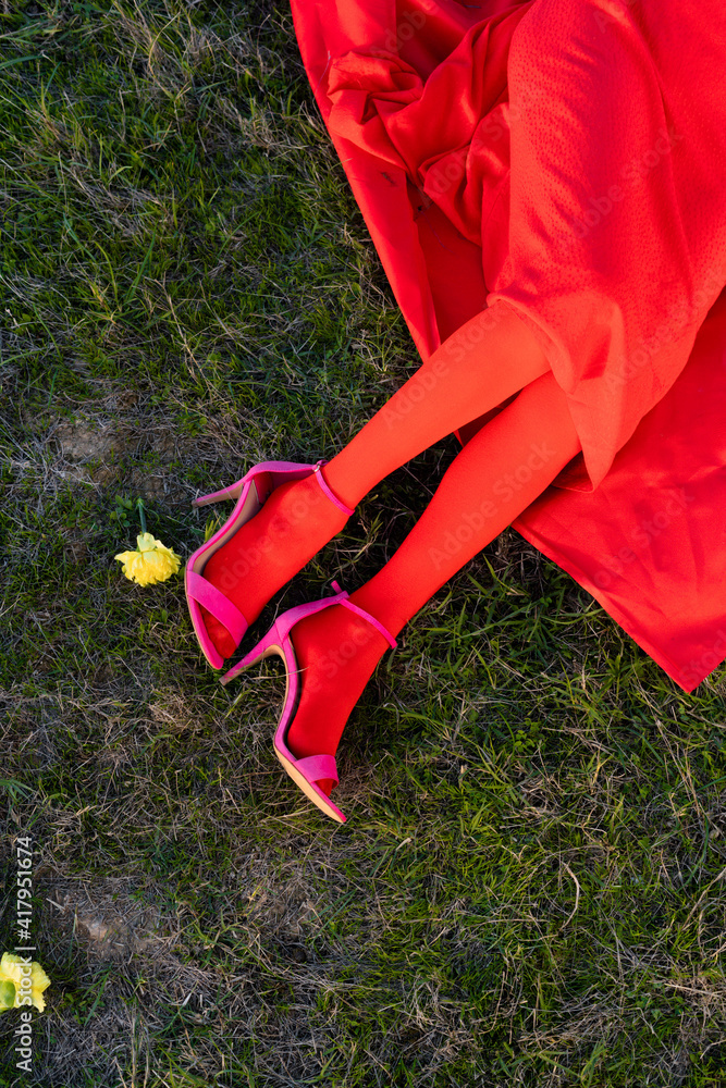 heels for walking on grass