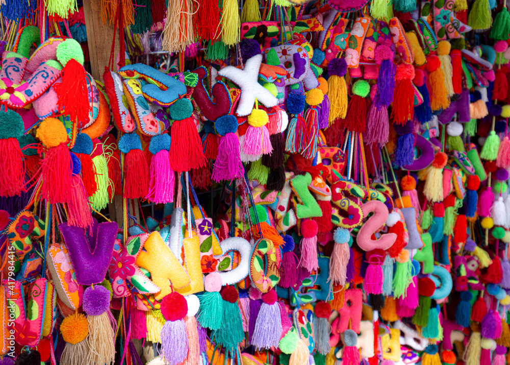 Obraz premium Oaxaca, Mexico, Scenic old city streets and colorful colonial buildings in historic city center.