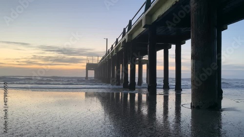 Wallpaper Mural Puerto en playa en el atardecer - Port on beach at sunset Torontodigital.ca