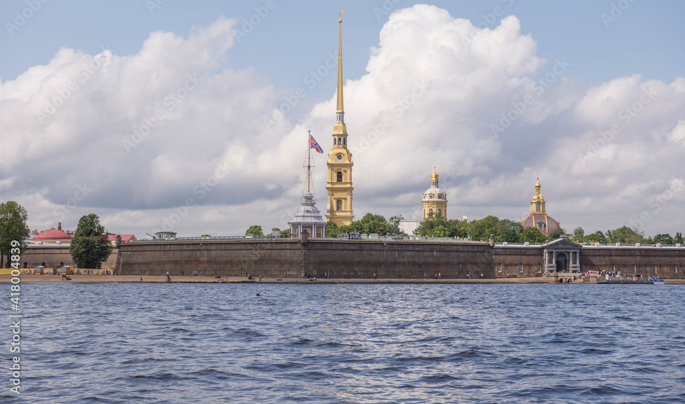Fototapeta premium View of the Peter and Paul fortress with a excursion boat, St.Pe