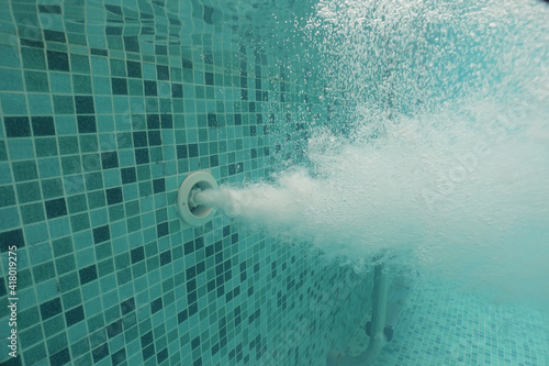 Aeration fill in the swimming pool   