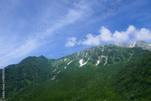 中部山岳国立公園。夏の立山。富山、日本。８月上旬。