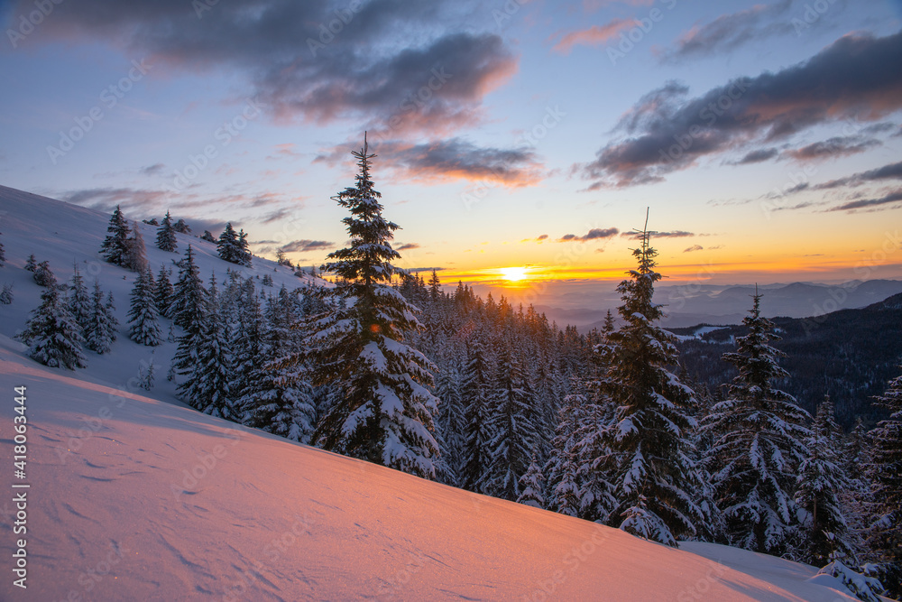 Fototapeta premium sunrise in the mountains