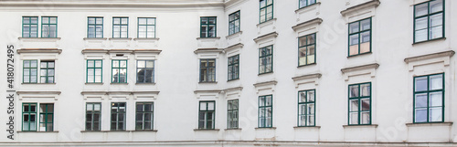 Beautiful view of a historic facade of a residential building. Schöne Ansicht auf eine historische Fassade eines Wohngebäudes. © Lukas Bast