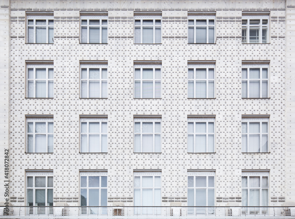 Obraz premium Beautiful view of a historic facade of a residential building. Schöne Ansicht auf eine historische Fassade eines Wohngebäudes.