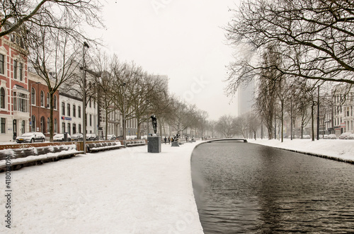 Rotterdam, The Netherlands, February 7, 2021: a cold winter day at Westersingel canal with a fresh layer of snow on the quay © Frans