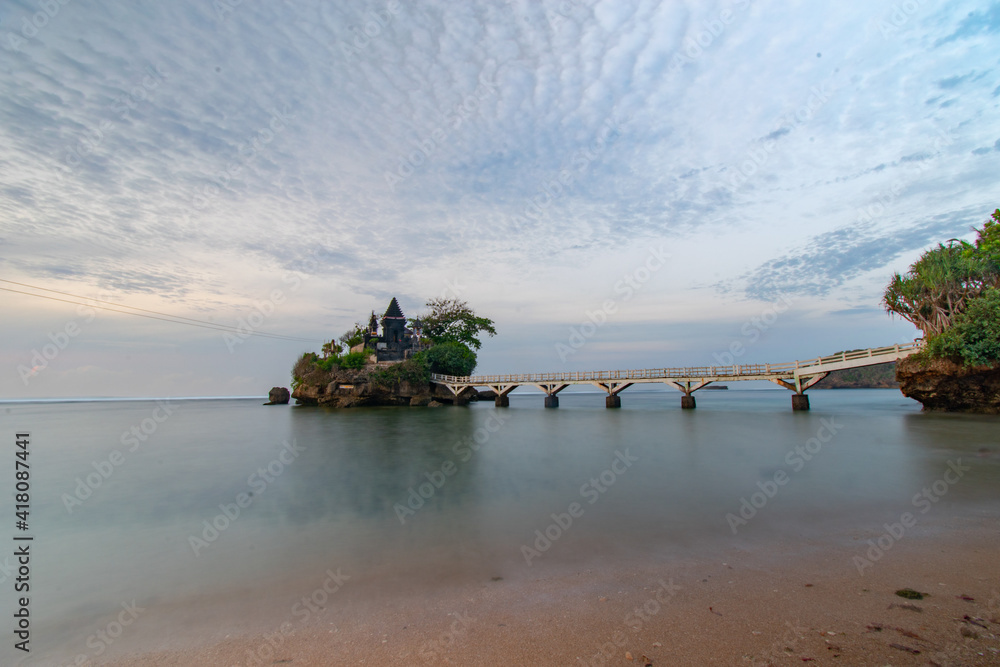 Fototapeta premium the beauty of the beach with a beautiful sky background