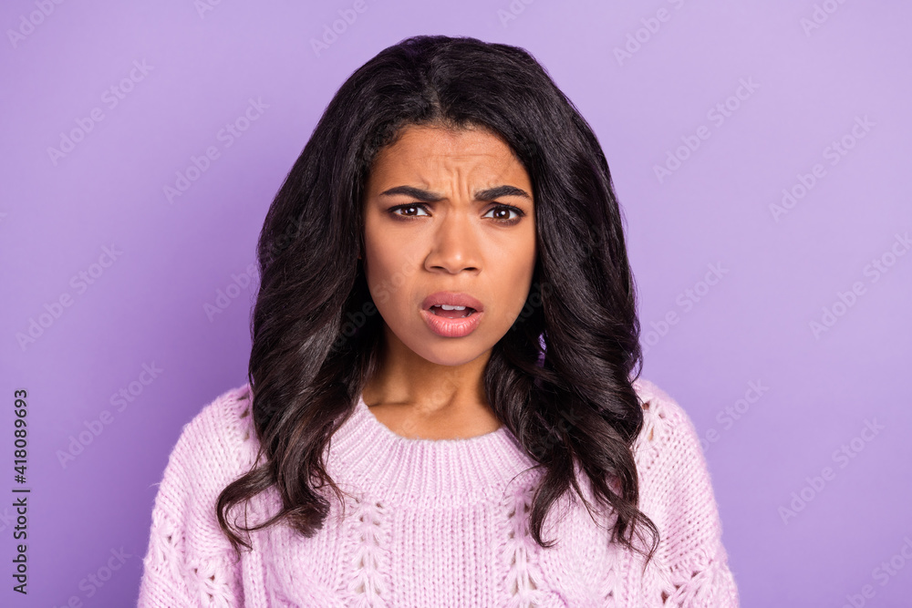 Photo of impressed frightened dark skin woman wear pink sweater isolated violet color background Photo of impressed frightened dark skin woman wear pink sweater isolated violet color background