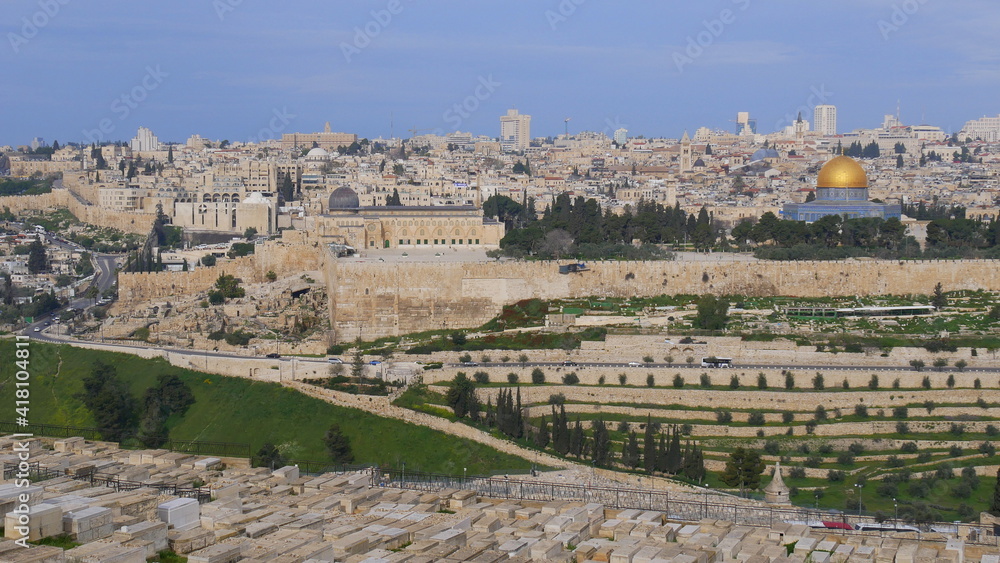 Blick vom Ölberg auf den Tempelberg, mit Al-Aqsa-Moschee, Felsendom und auf die David Stadt