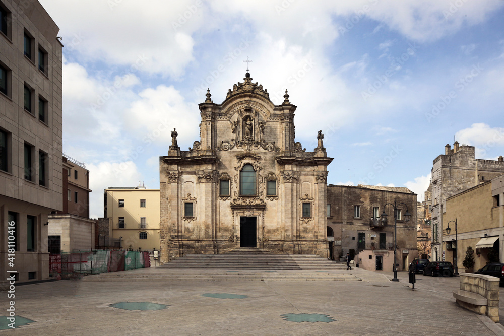Matera. Piazza con chiesa di San Francesco