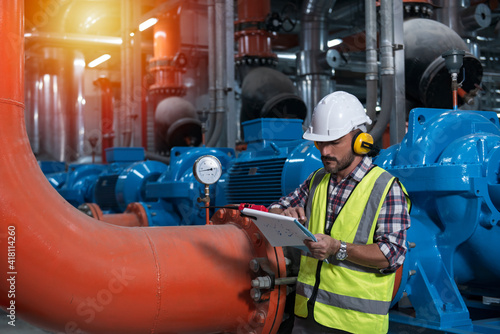 Quadro su tela Mechanical engineer Checking of centrifugal pump in pump room