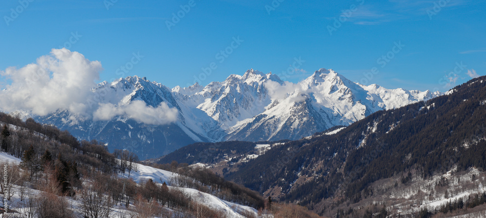 Auvergne-Rhône-Alpes - Beau temps sur le Massif de Belledonne en Savoie