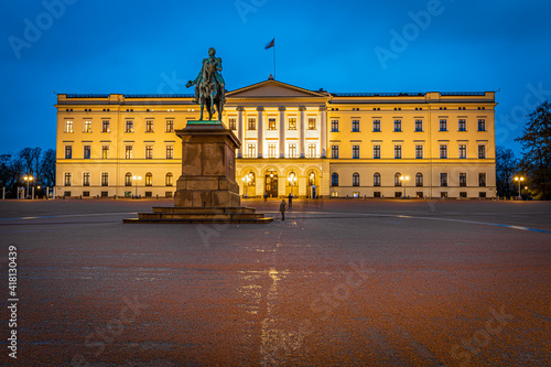 Obraz na płótnie The Royal Palace in the night, Oslo, Norway w salonie