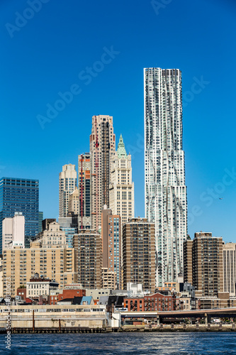 manhattan skyline seen from Brooklyn side © travelview