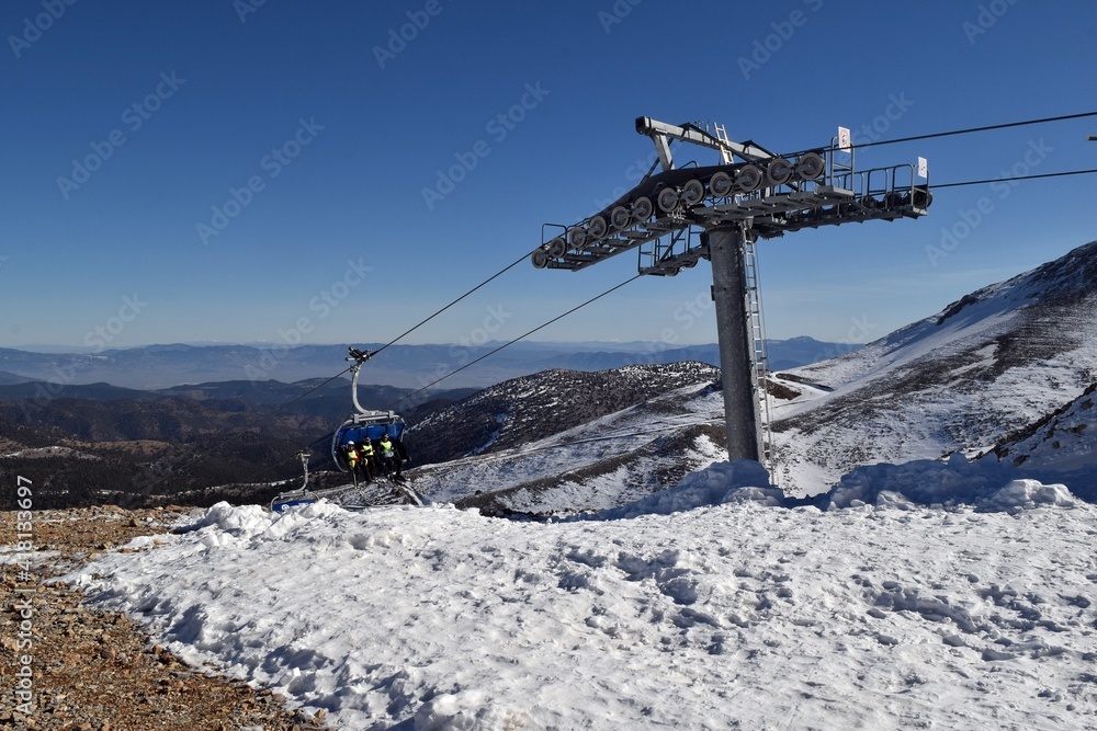 Obraz premium Cable car ski run ski resort