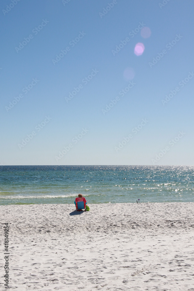 Obraz premium lady on the beach