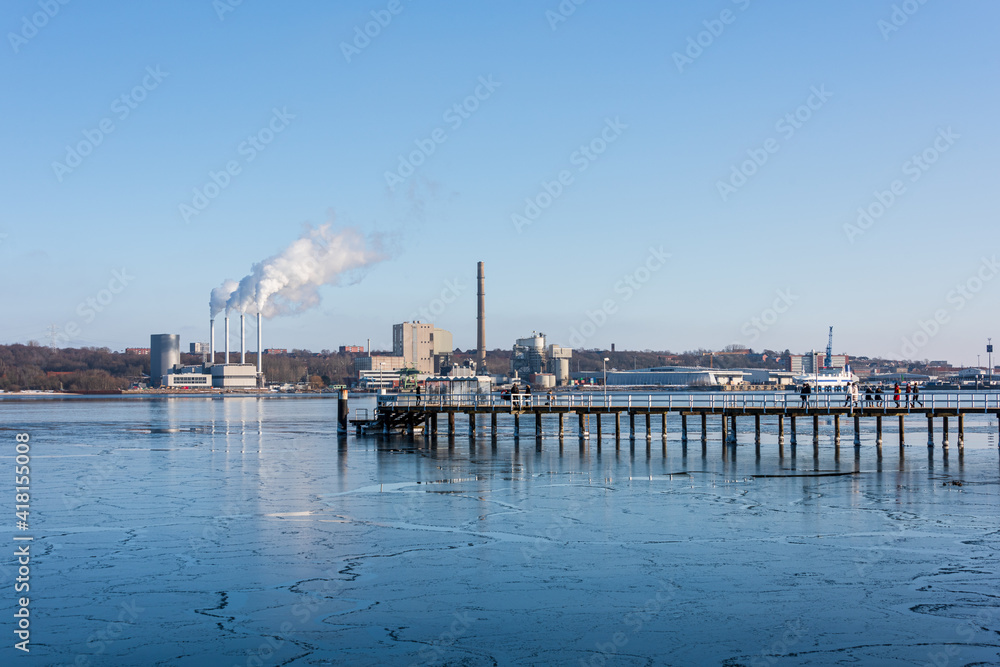 Winterliche Impressionen aus Schleswig-Holstein mit Eis und Schnee im kalten Norden
