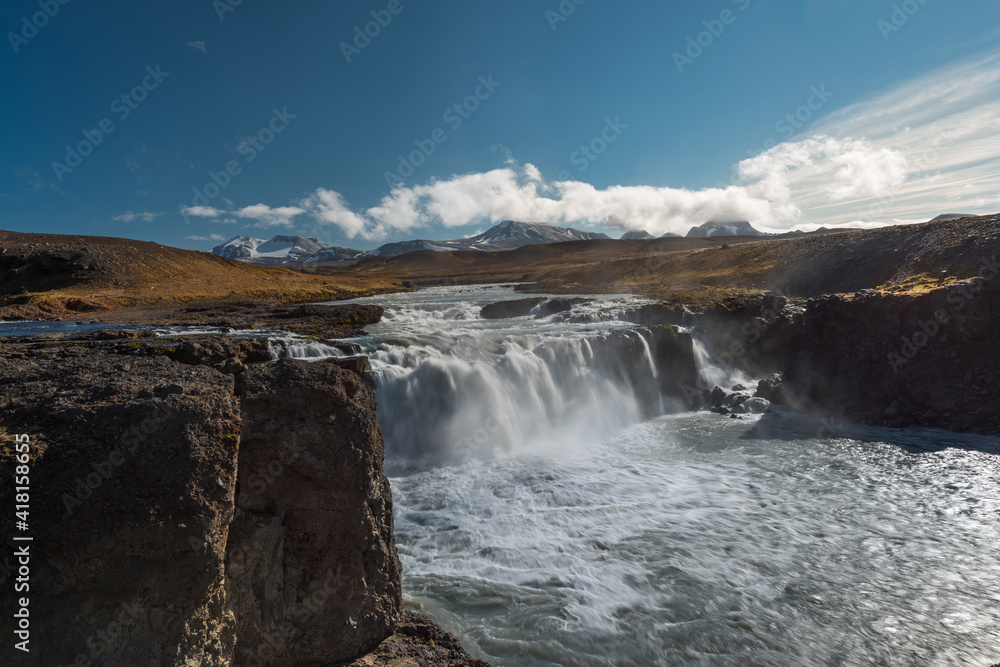 Obraz premium waterfall in the mountains