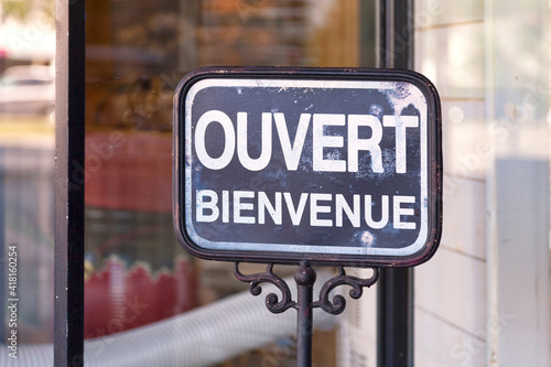 French outdoor open sign