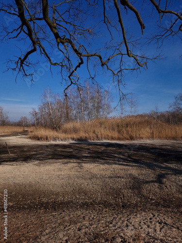 Fototapeta Naklejka Na Ścianę i Meble -  Wyschnięte jezioro